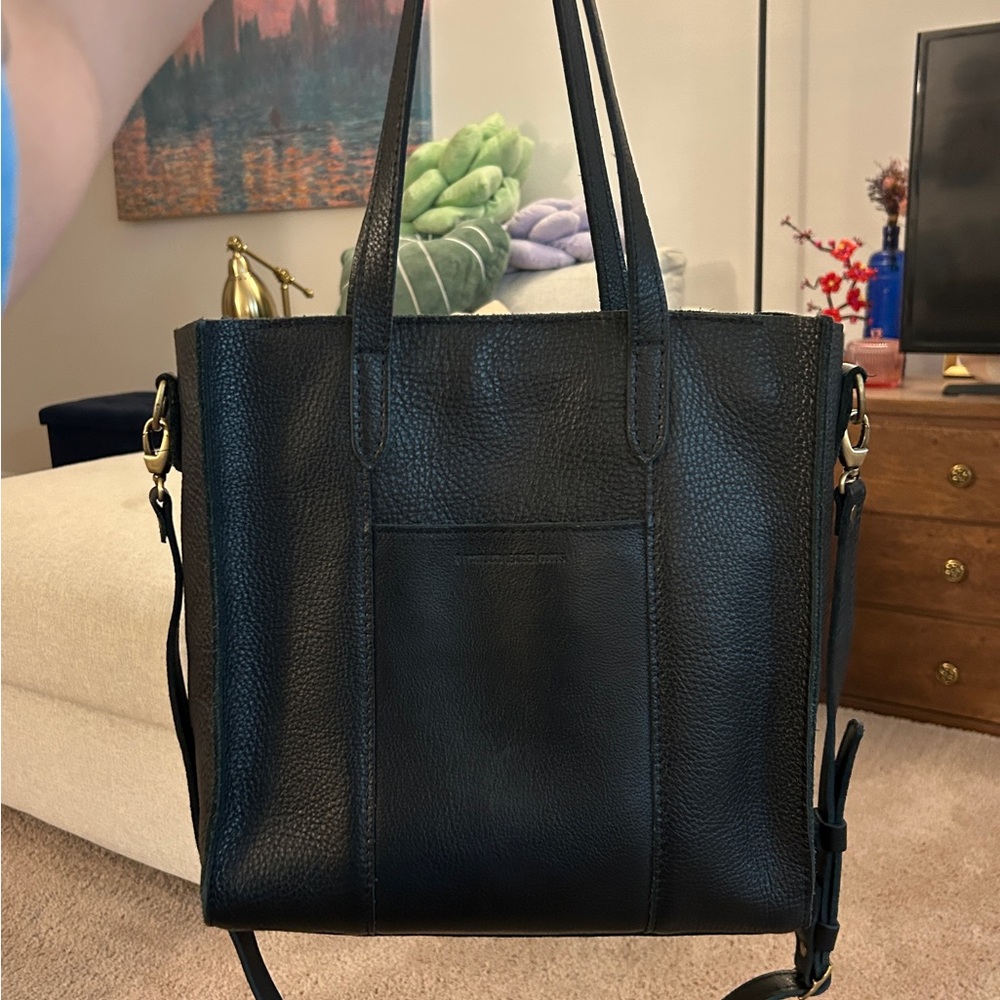 Large Lola in Pebbled Black